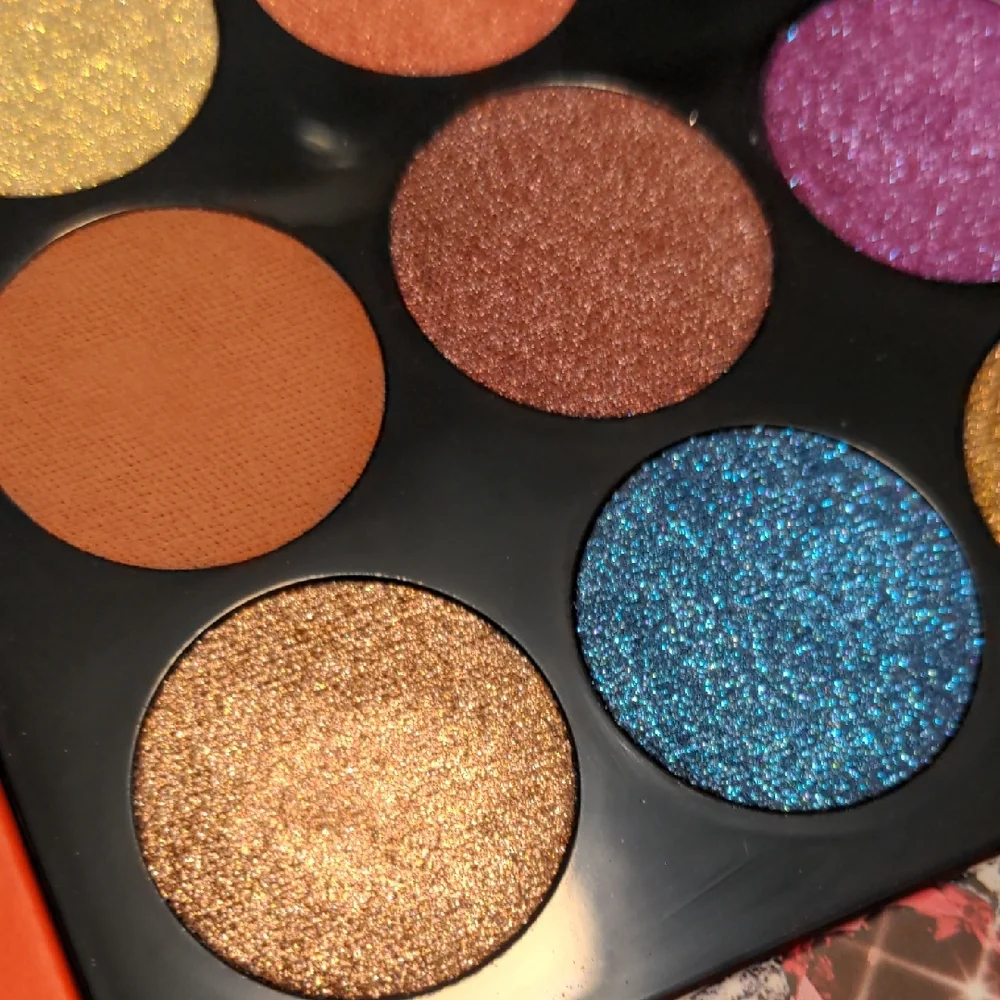 Pat McGrath Labs Luminous Legends: Mega Eye Shadow Palette - Picture 3 of 10